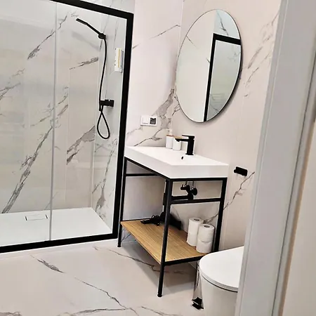 Anny 5 מלון דירות