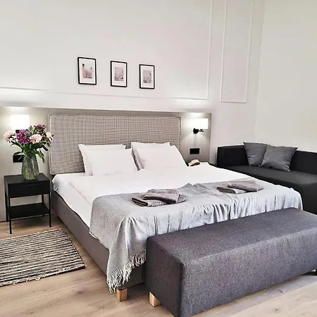 Anny 5 Apartmanhotel *
