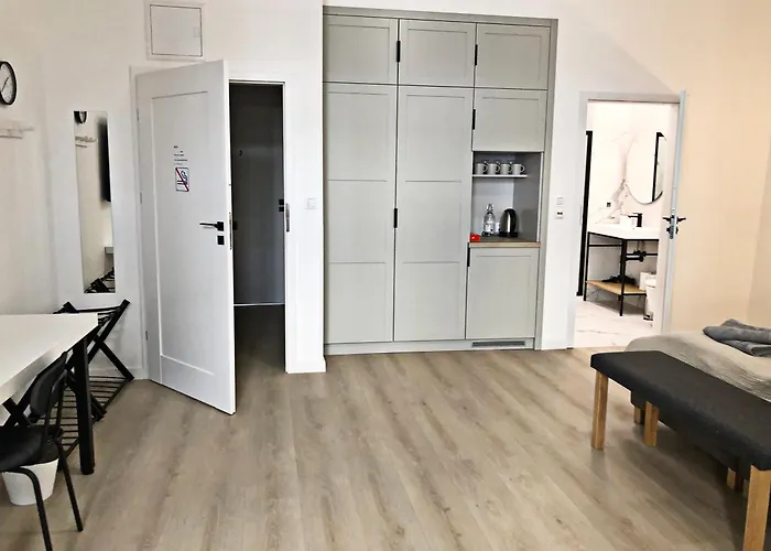 Anny 5 アパートホテル 4*