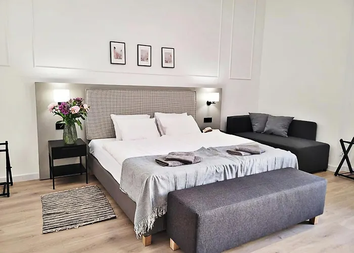 Anny 5 アパートホテル 4*