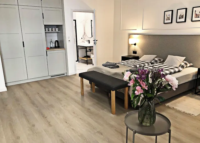 Anny 5 アパートホテル 4*