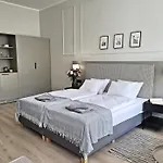 Anny 5 Apartmanhotel 4*